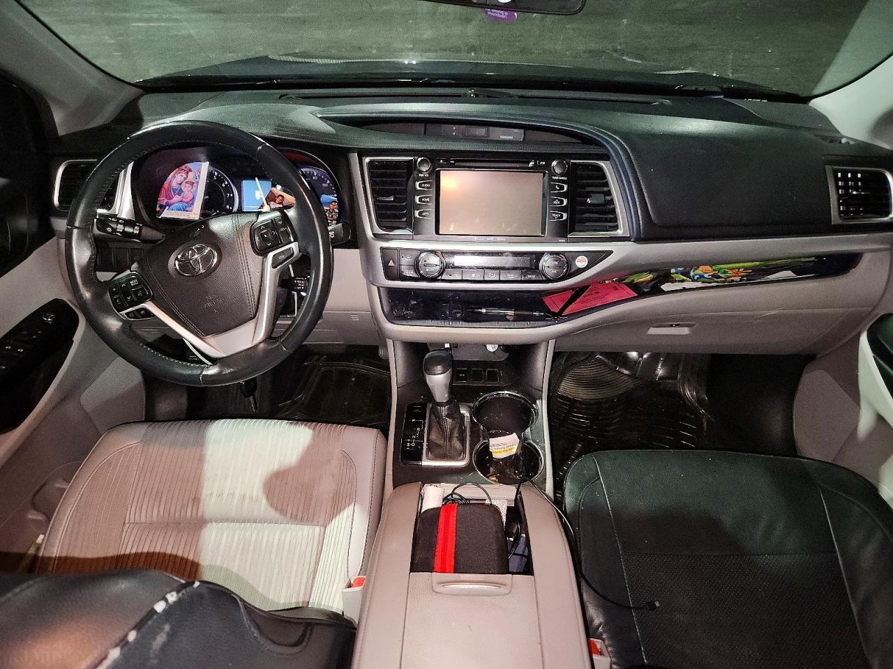 2016 Toyota Highlander Le Plus - zdjęcie 8