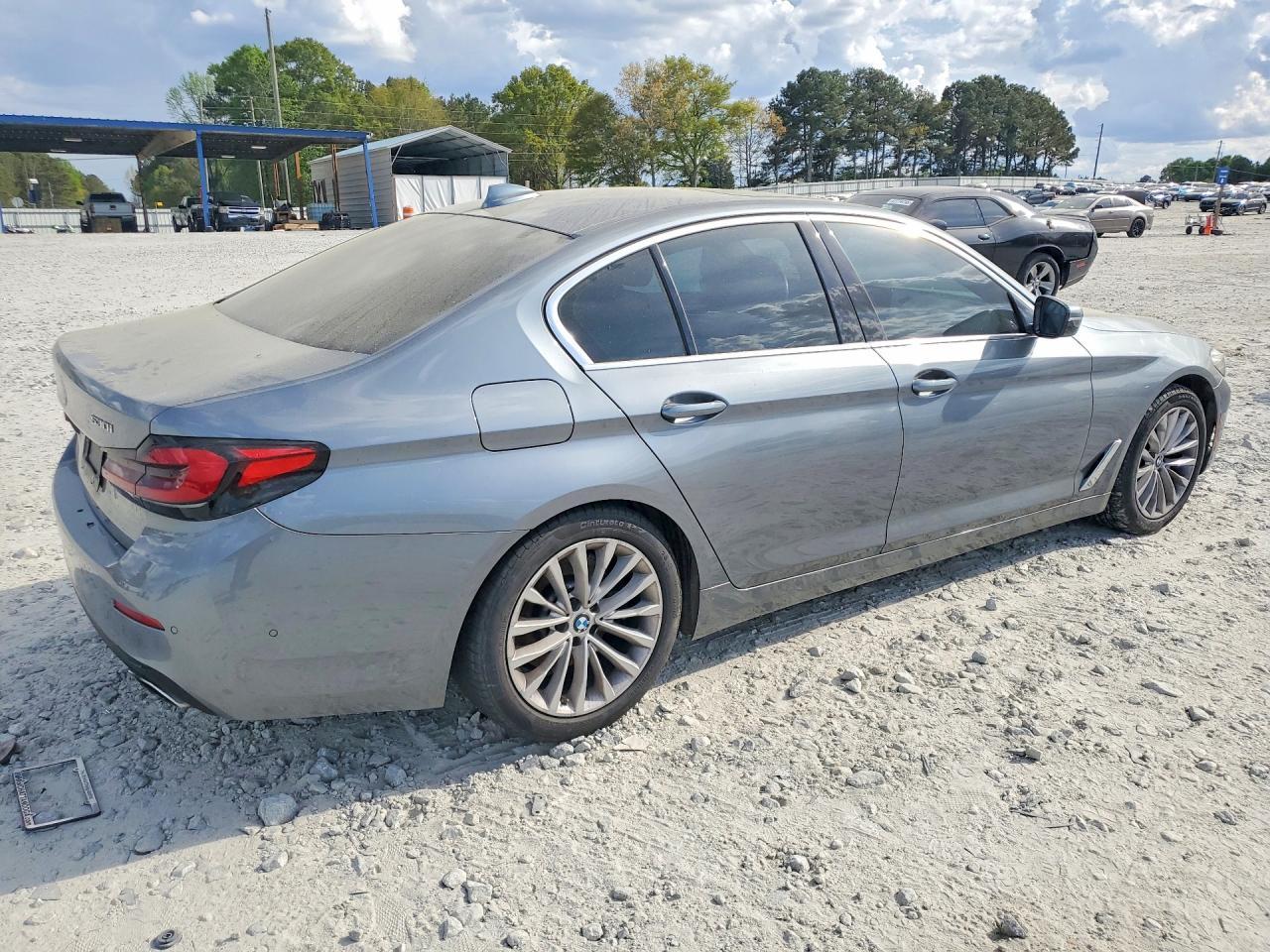 2021 BMW 530 Xi - zdjęcie 3