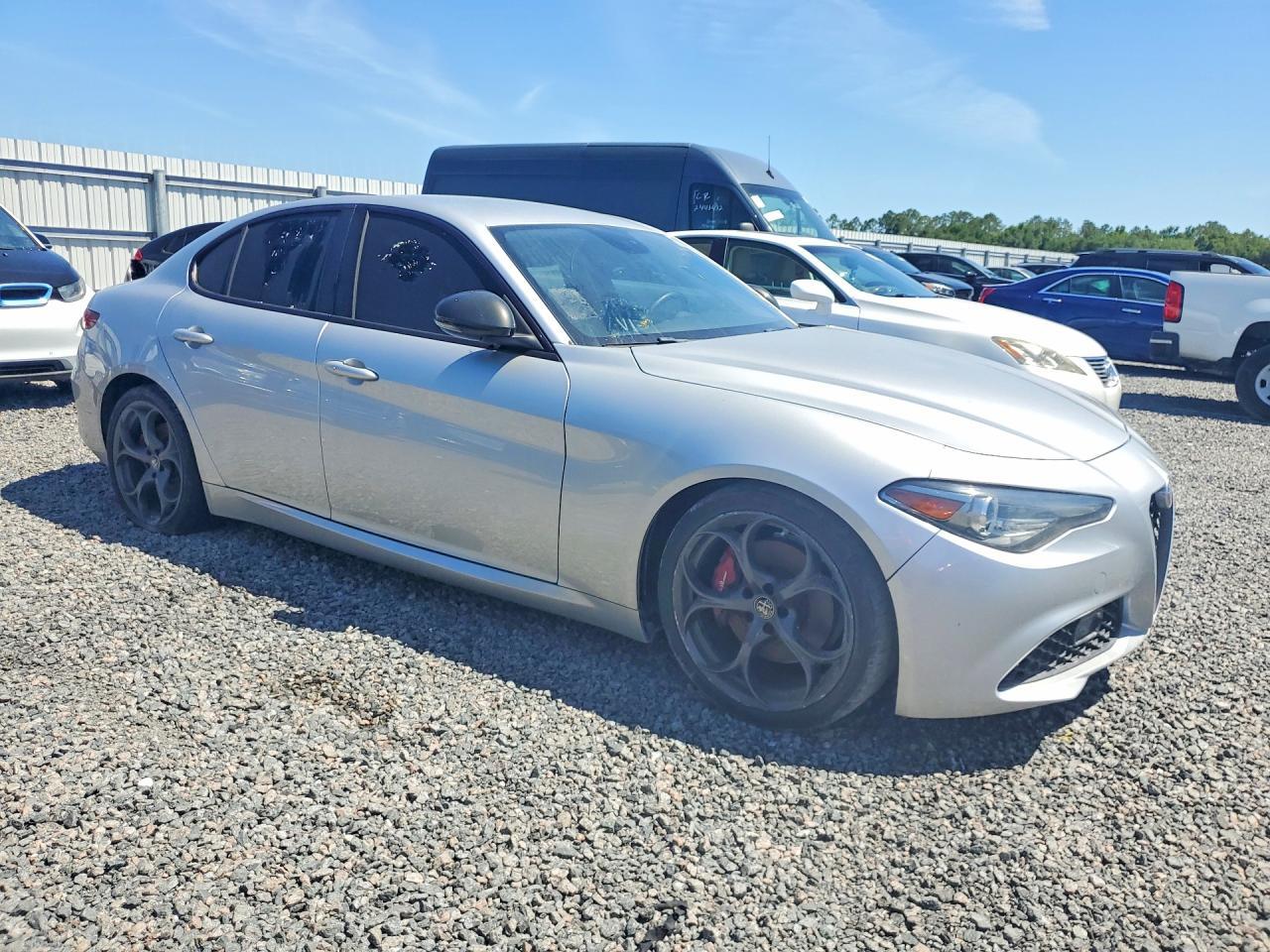 2019 Alfa Romeo Giulia - zdjęcie 4