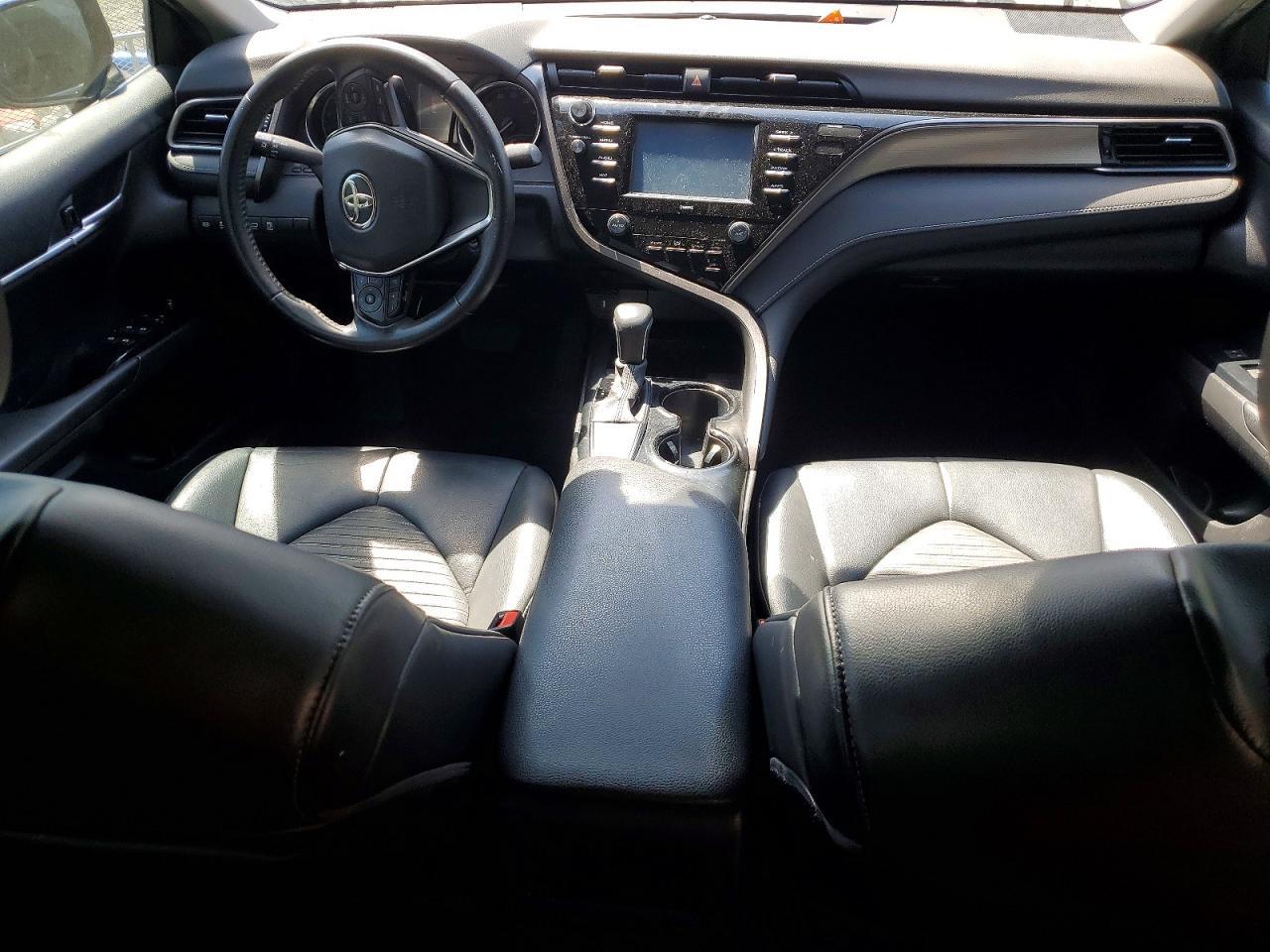 2020 Toyota Camry Se - zdjęcie 8