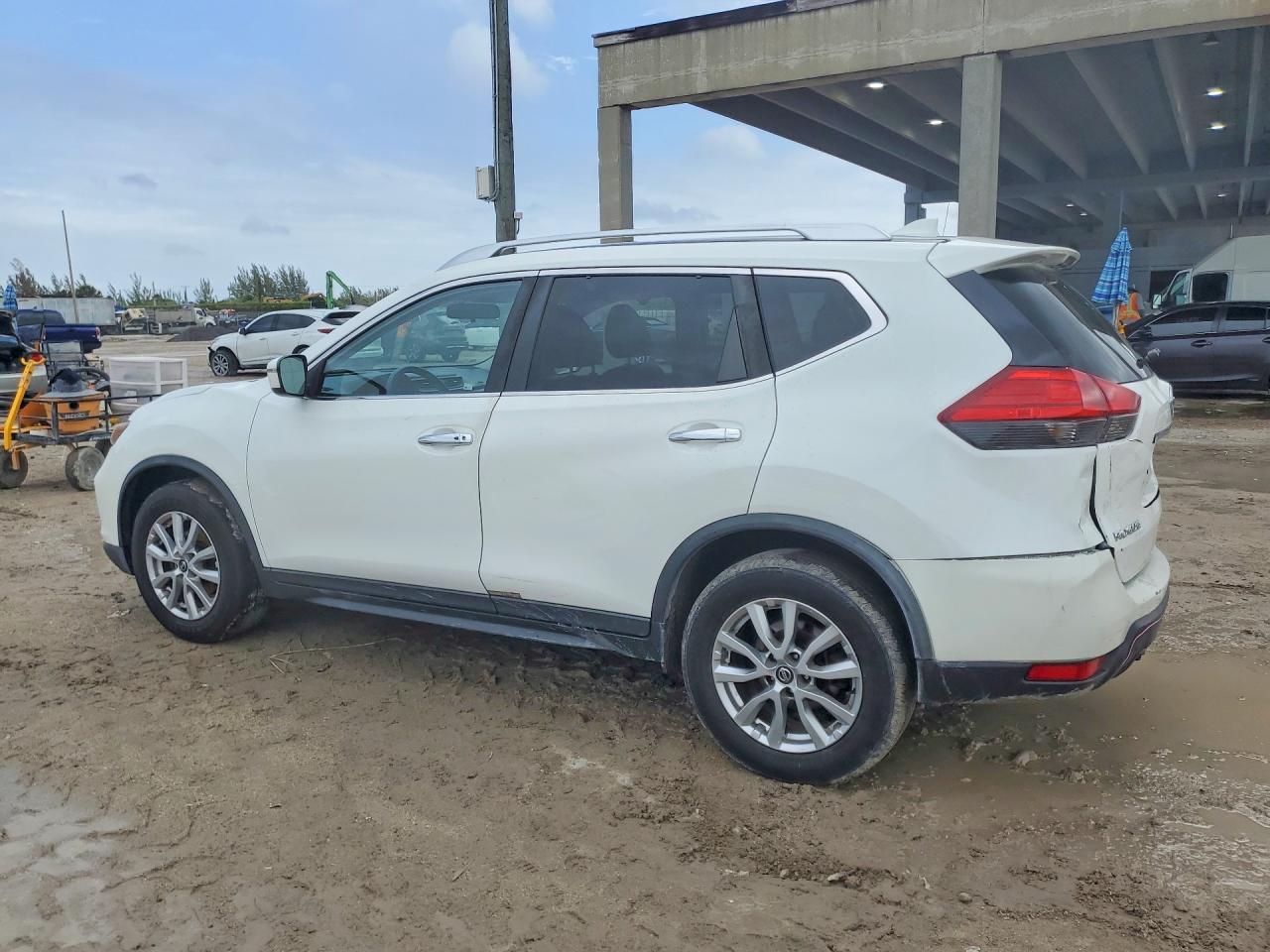 2017 Nissan Rogue Sv - zdjęcie 2