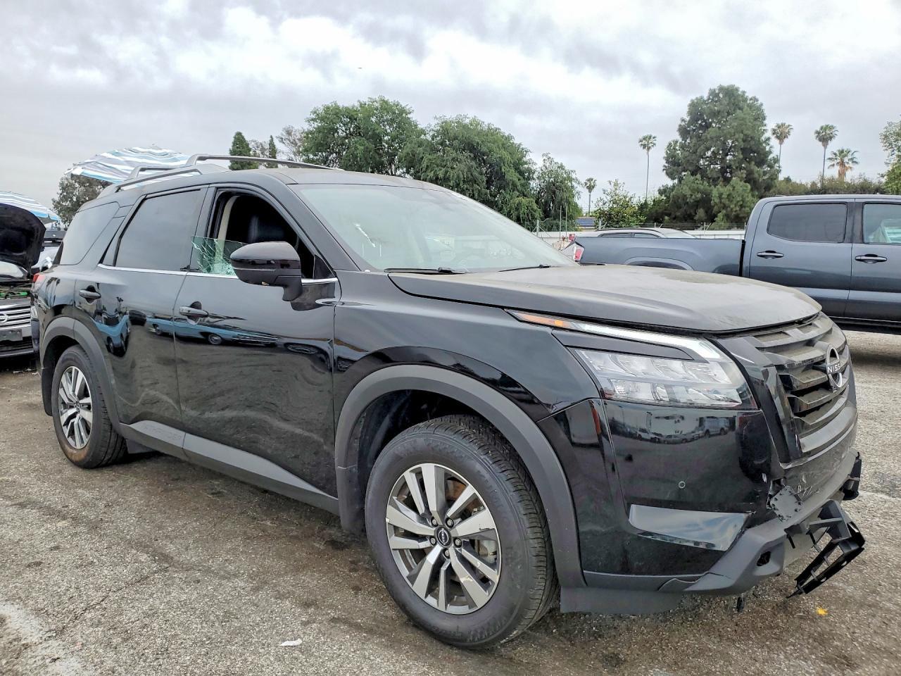 2025 Nissan Pathfinder Sl - zdjęcie 4