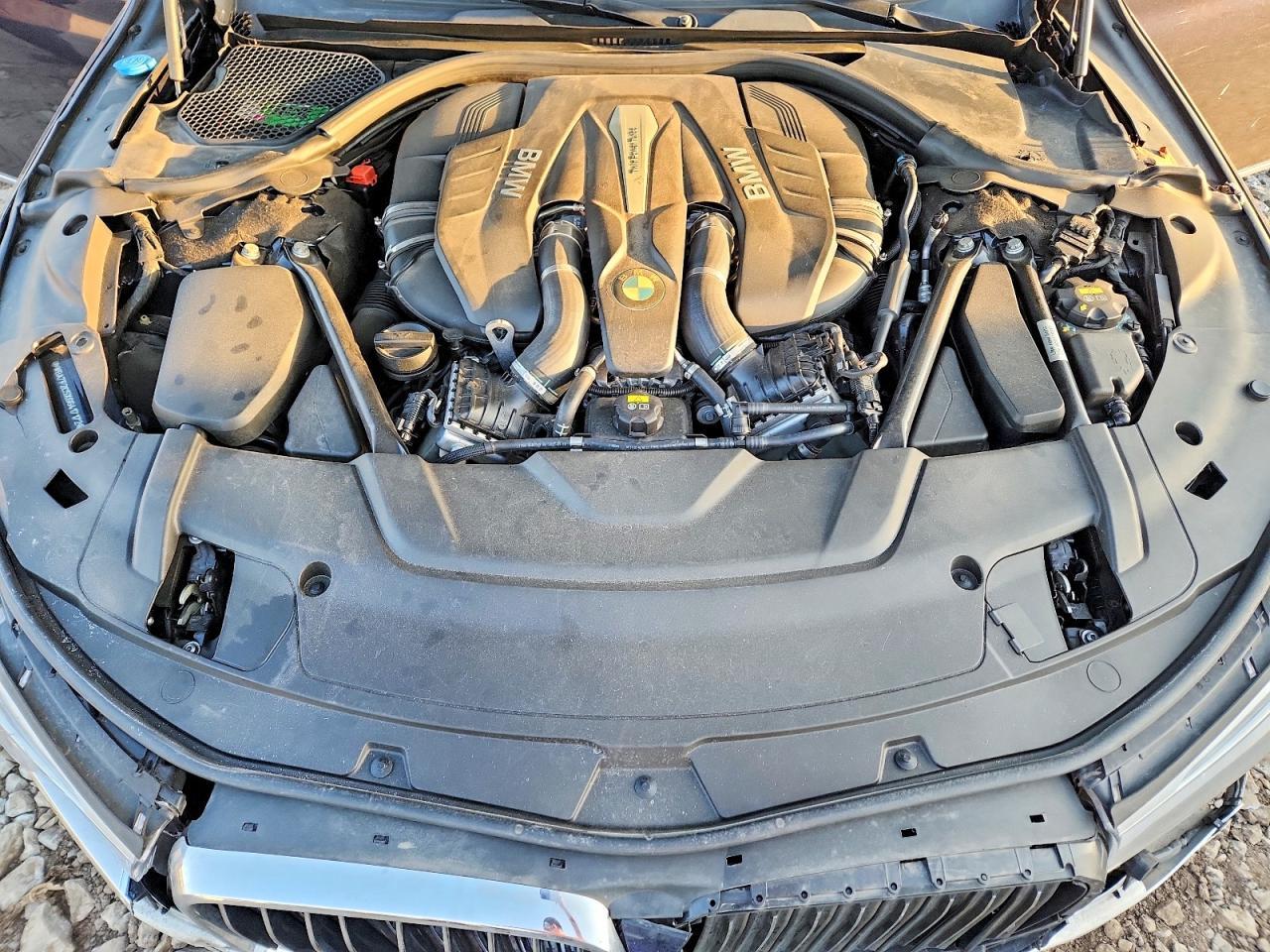 2016 BMW 750 Xi - zdjęcie 11