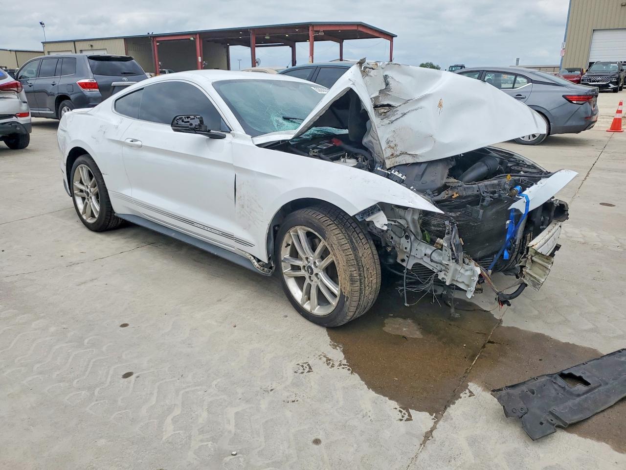 2017 Ford Mustang - zdjęcie 4