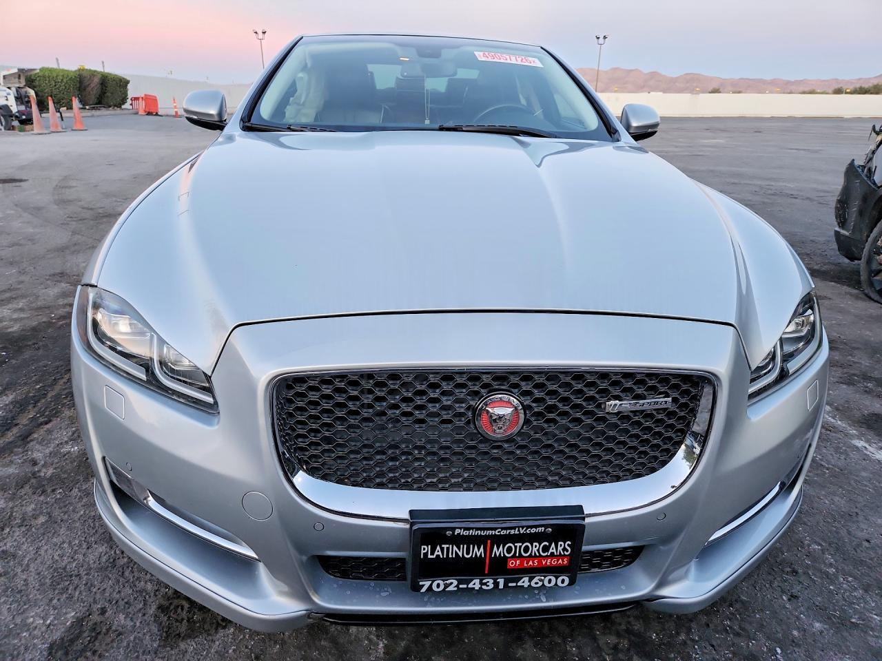2016 Jaguar Xj - zdjęcie 5