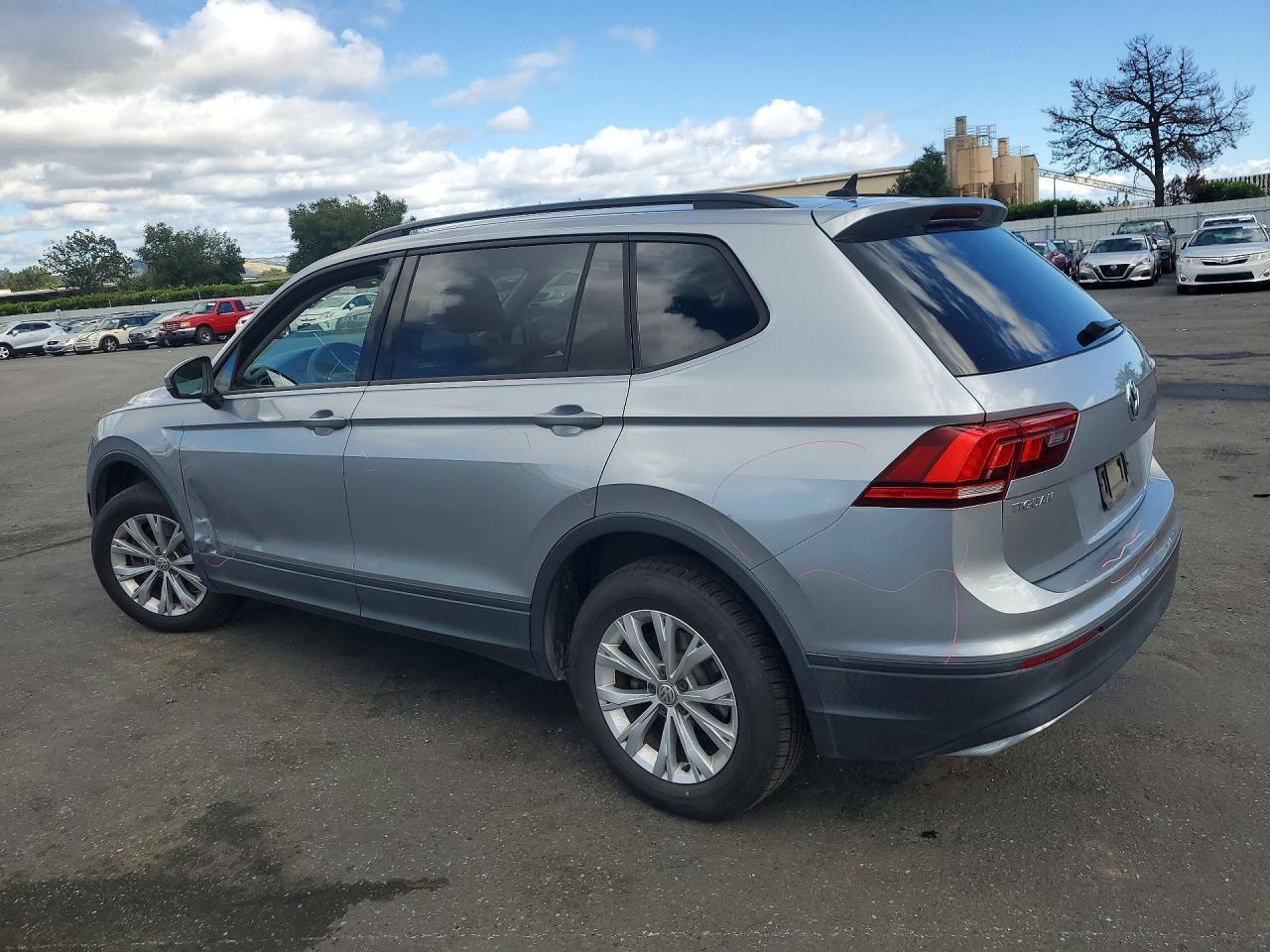 2020 Volkswagen Tiguan S - zdjęcie 2