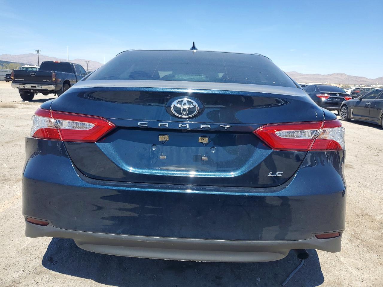 2020 Toyota Camry Le - zdjęcie 6