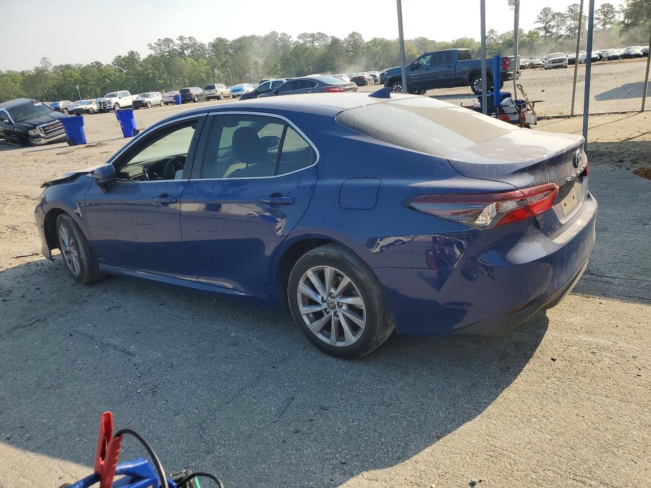2023 Toyota Camry Le - zdjęcie 2
