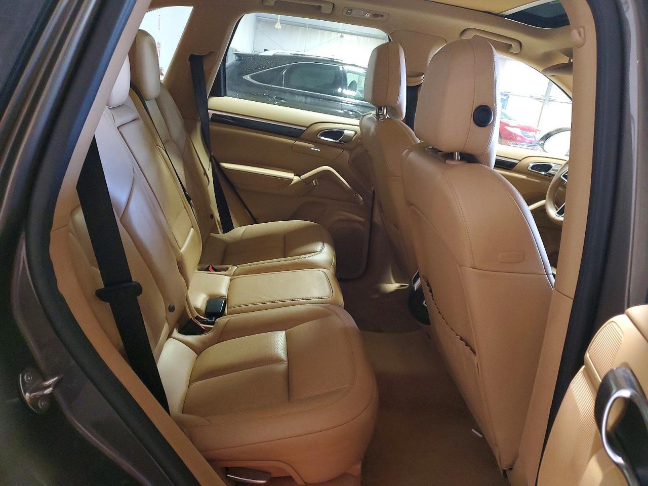 2016 Porsche Cayenne - zdjęcie 11