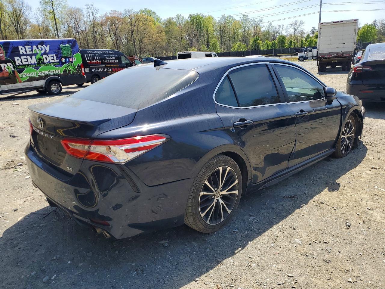 2020 Toyota Camry Se - zdjęcie 3