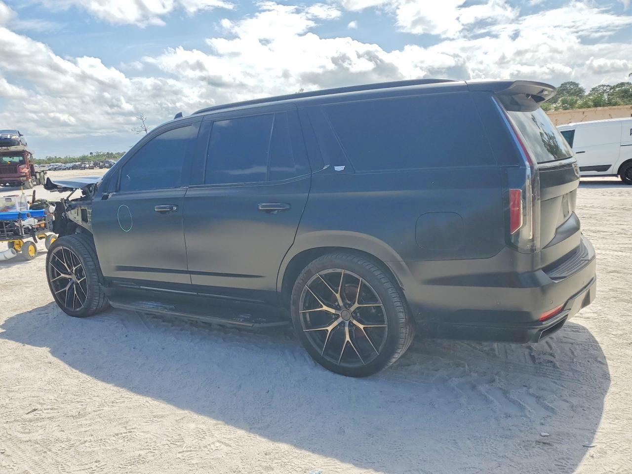 2021 Cadillac Escalade Sport - zdjęcie 2