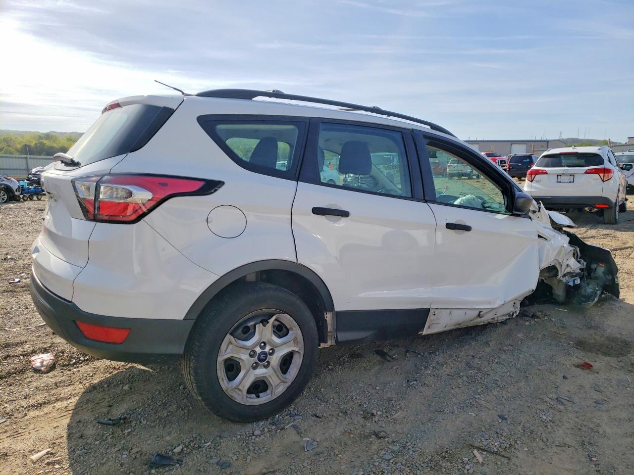 2017 Ford Escape S - zdjęcie 3