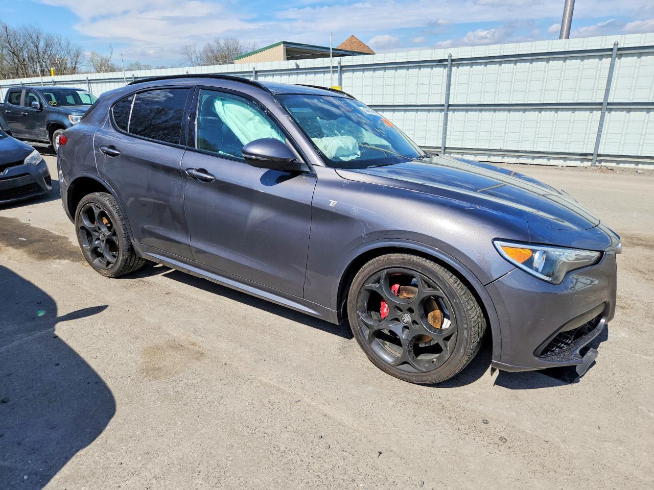 2023 Alfa Romeo Stelvio Ti - zdjęcie 4