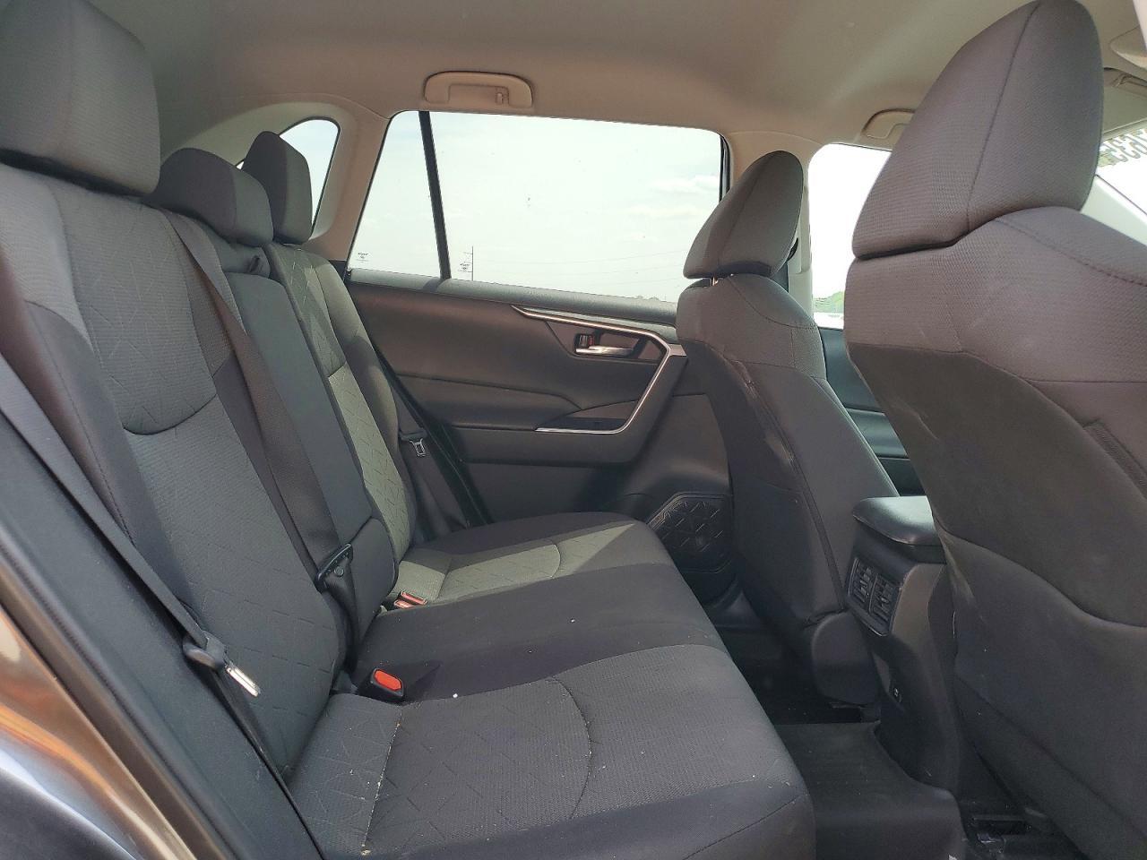 2021 Toyota Rav4 Xle - zdjęcie 11