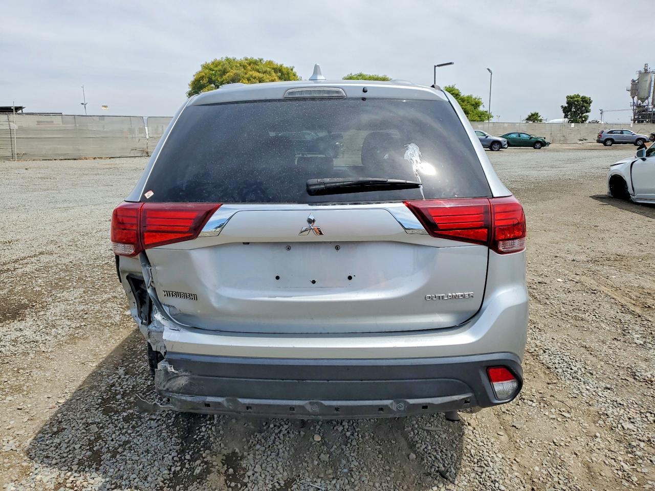 2018 Mitsubishi Outlander Es - zdjęcie 6