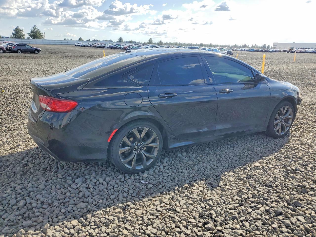 2015 Chrysler 200 S - zdjęcie 3