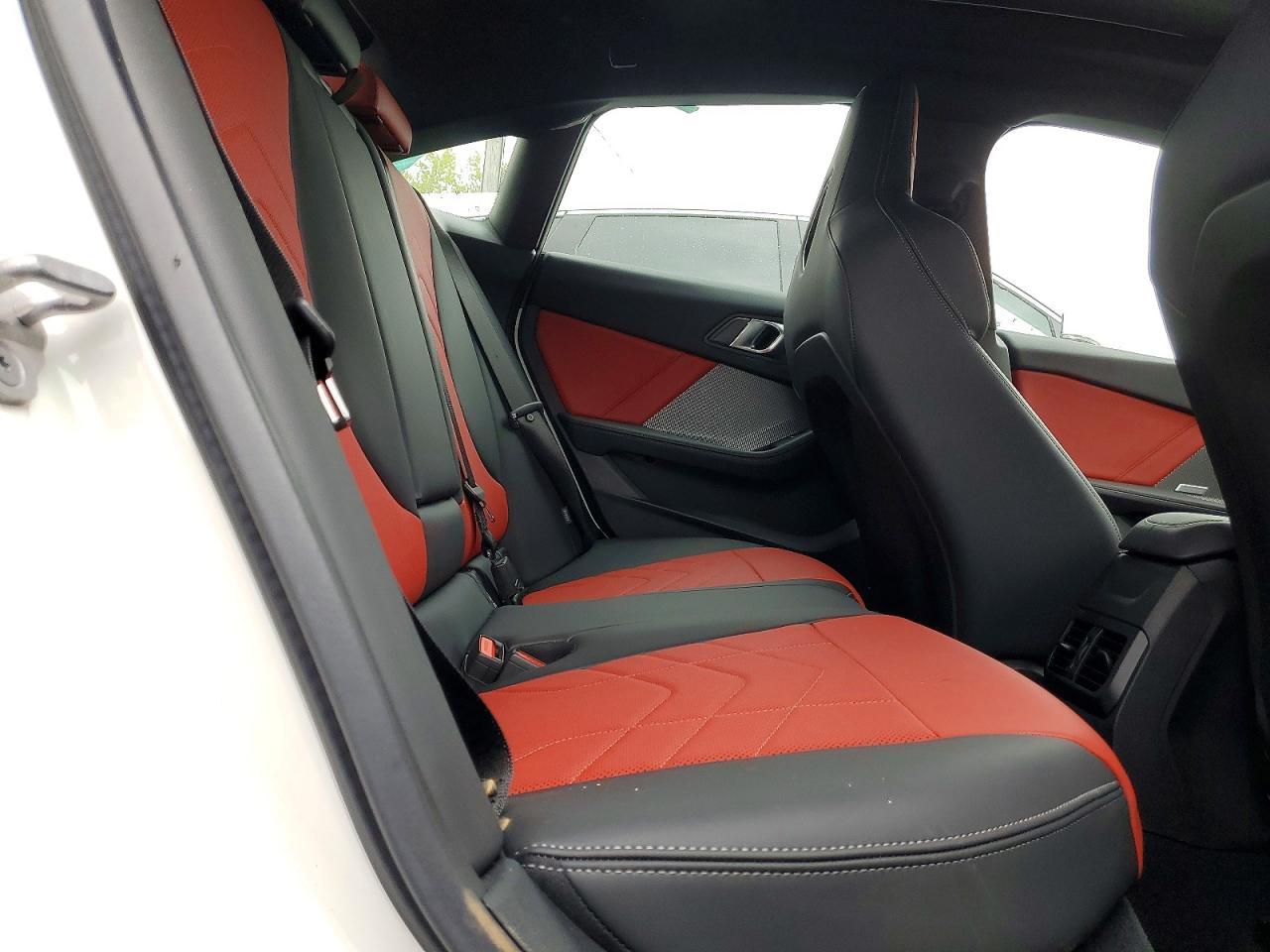 2025 BMW M235Xi - zdjęcie 10