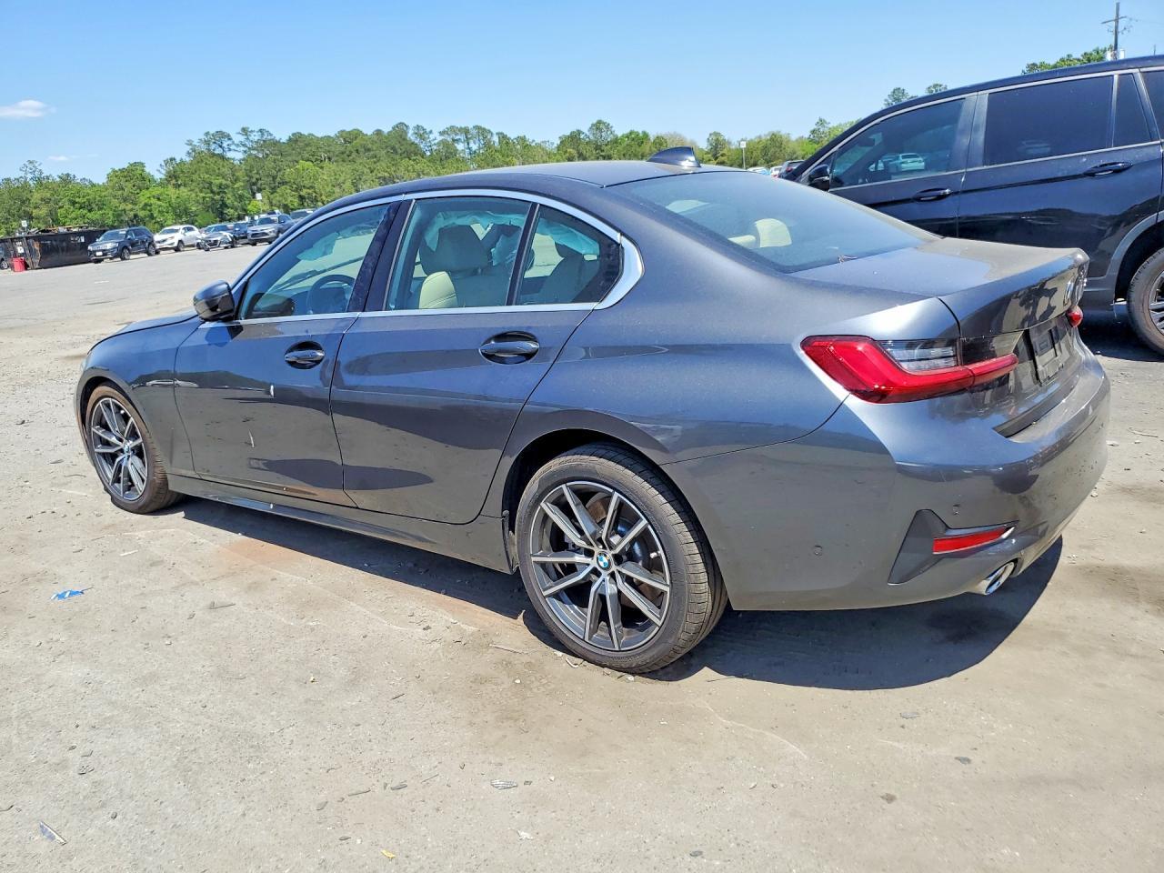 2020 BMW 330I - zdjęcie 2