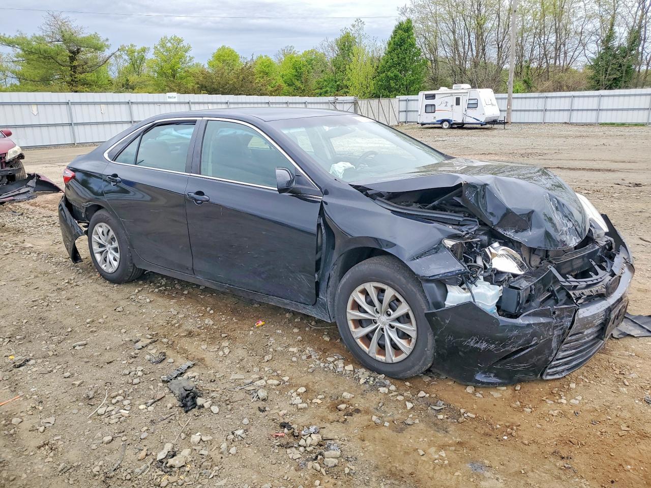 2017 Toyota Camry Le - zdjęcie 4