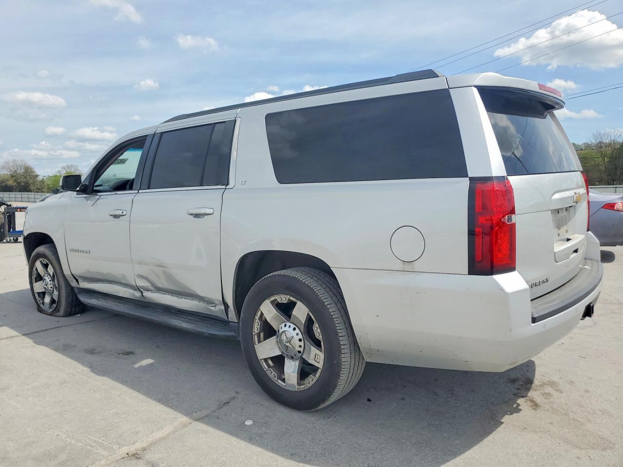 2015 Chevrolet Suburban C1500 Lt - zdjęcie 2