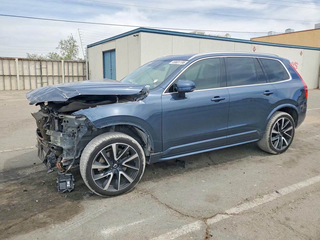 2022 Volvo Xc90 T6 Momentum - zdjęcie główne