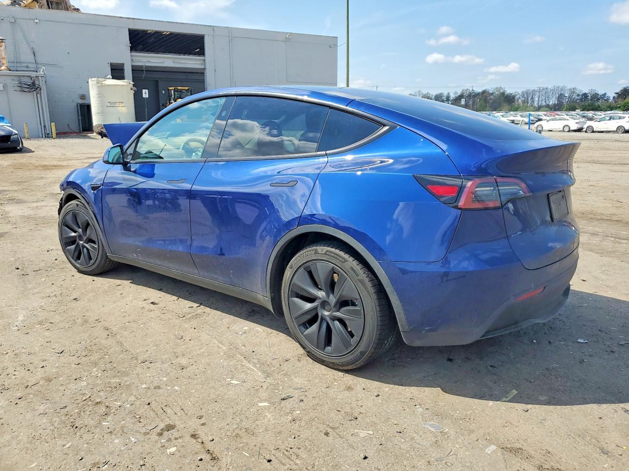 2025 Tesla Model Y - zdjęcie 2