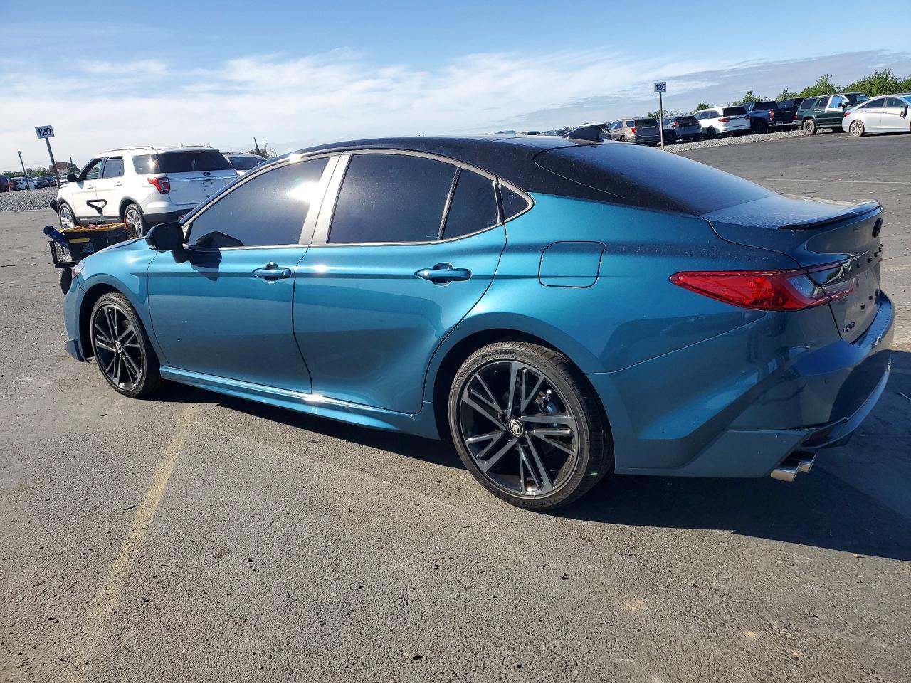 2026 Toyota Camry Xse - zdjęcie 2