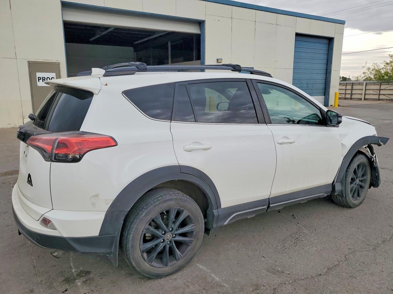 2018 Toyota Rav4 Adventure - zdjęcie 3