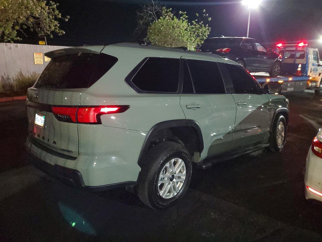 2025 Toyota Sequoia Sr5 - zdjęcie 3