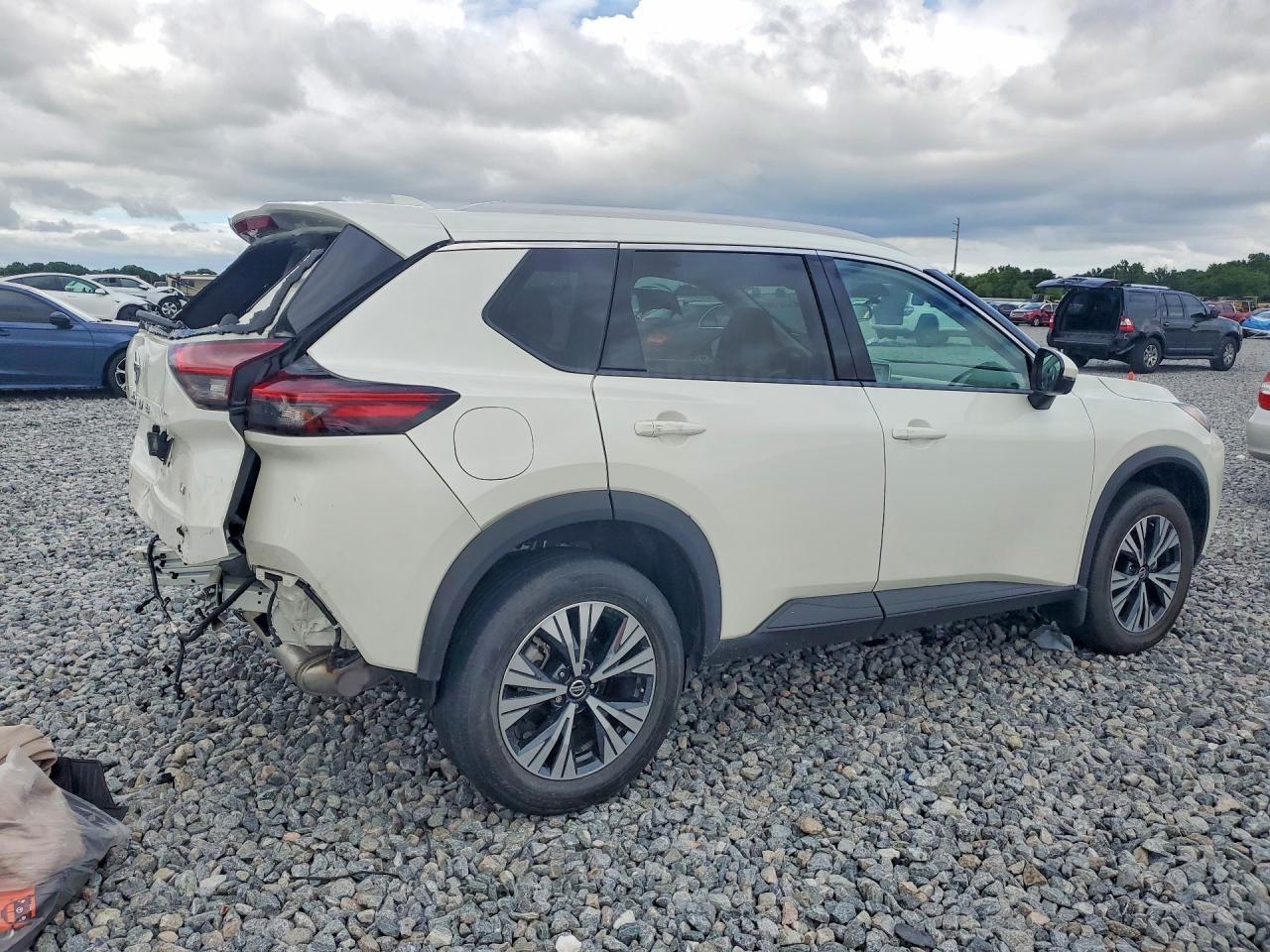 2021 Nissan Rogue Sv - zdjęcie 3