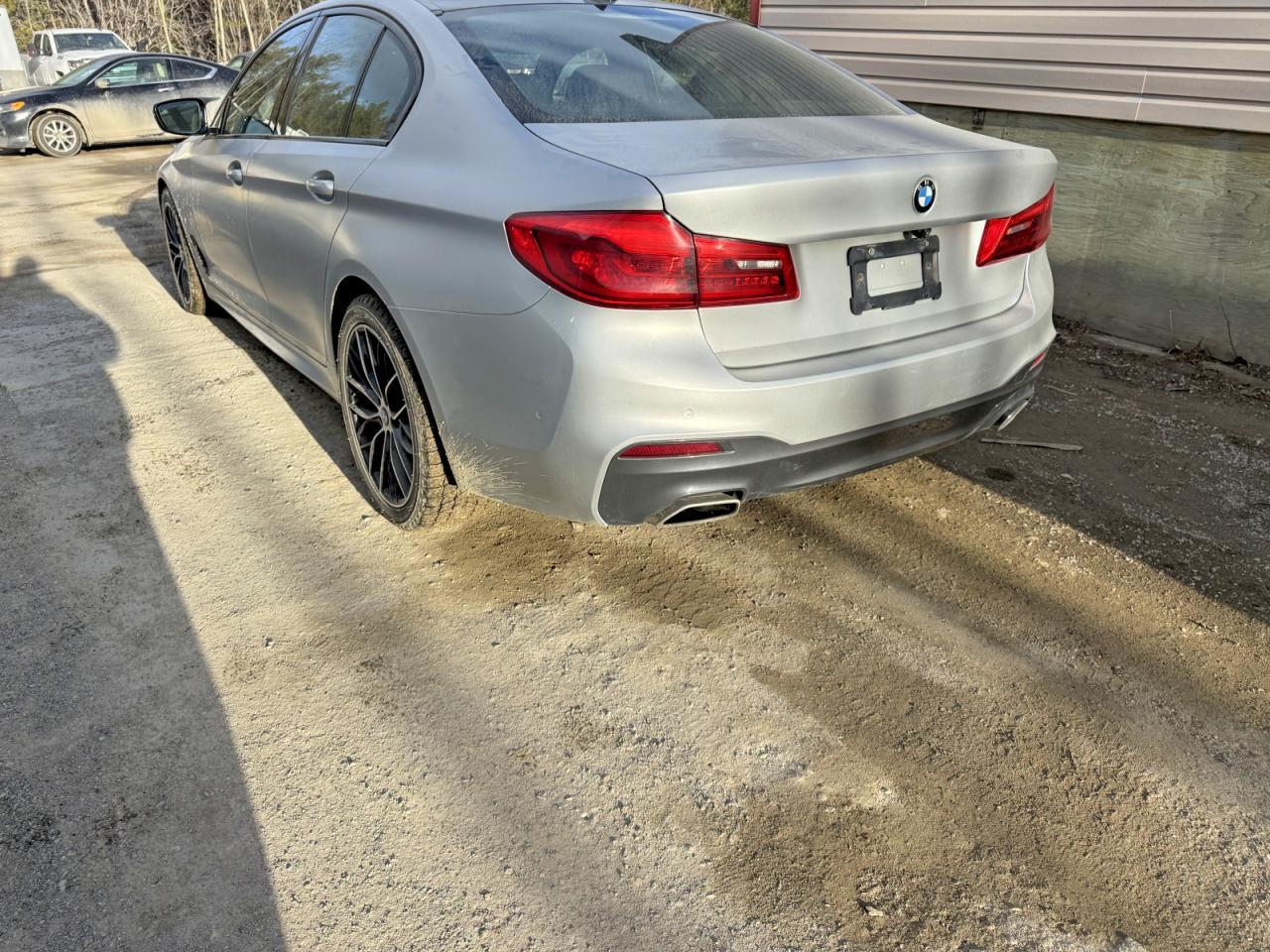 2020 BMW 530 Xi - zdjęcie 2