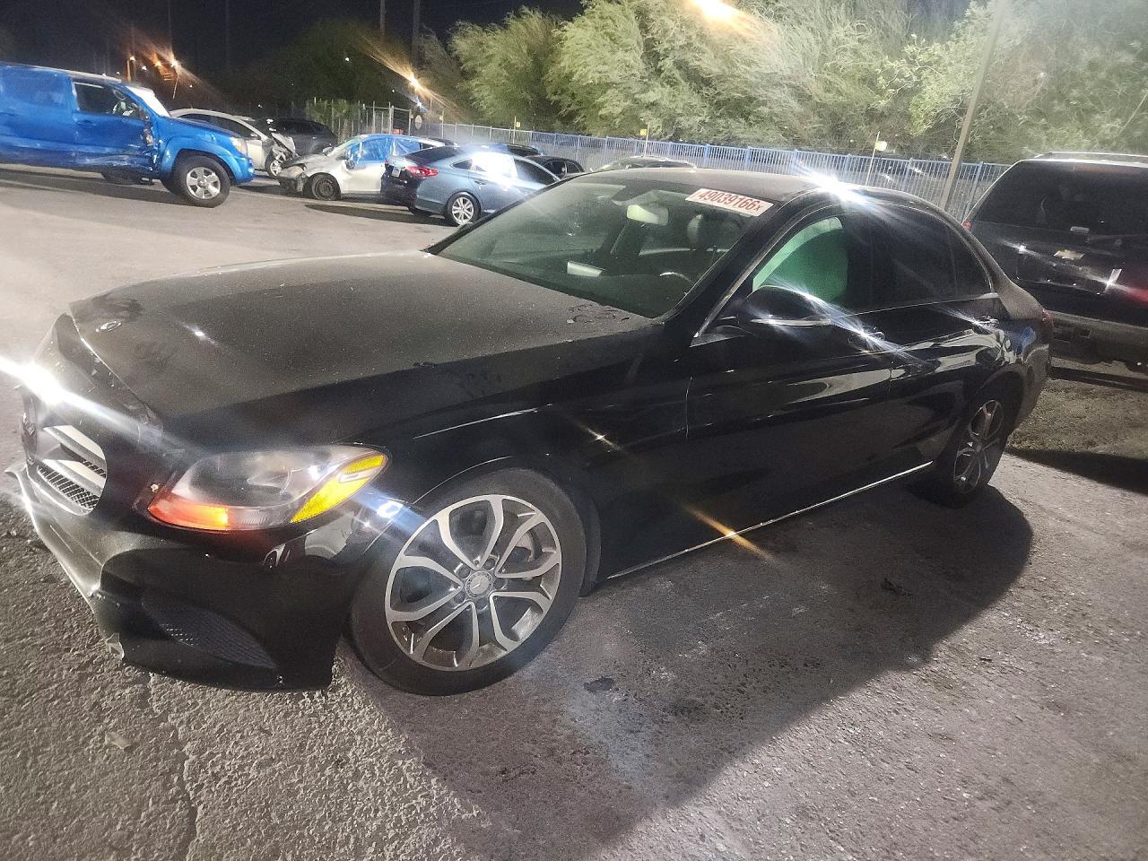 2015 Mercedes-Benz C 300 - zdjęcie główne