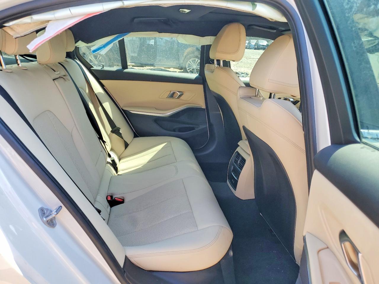 2025 BMW 330I - zdjęcie 10