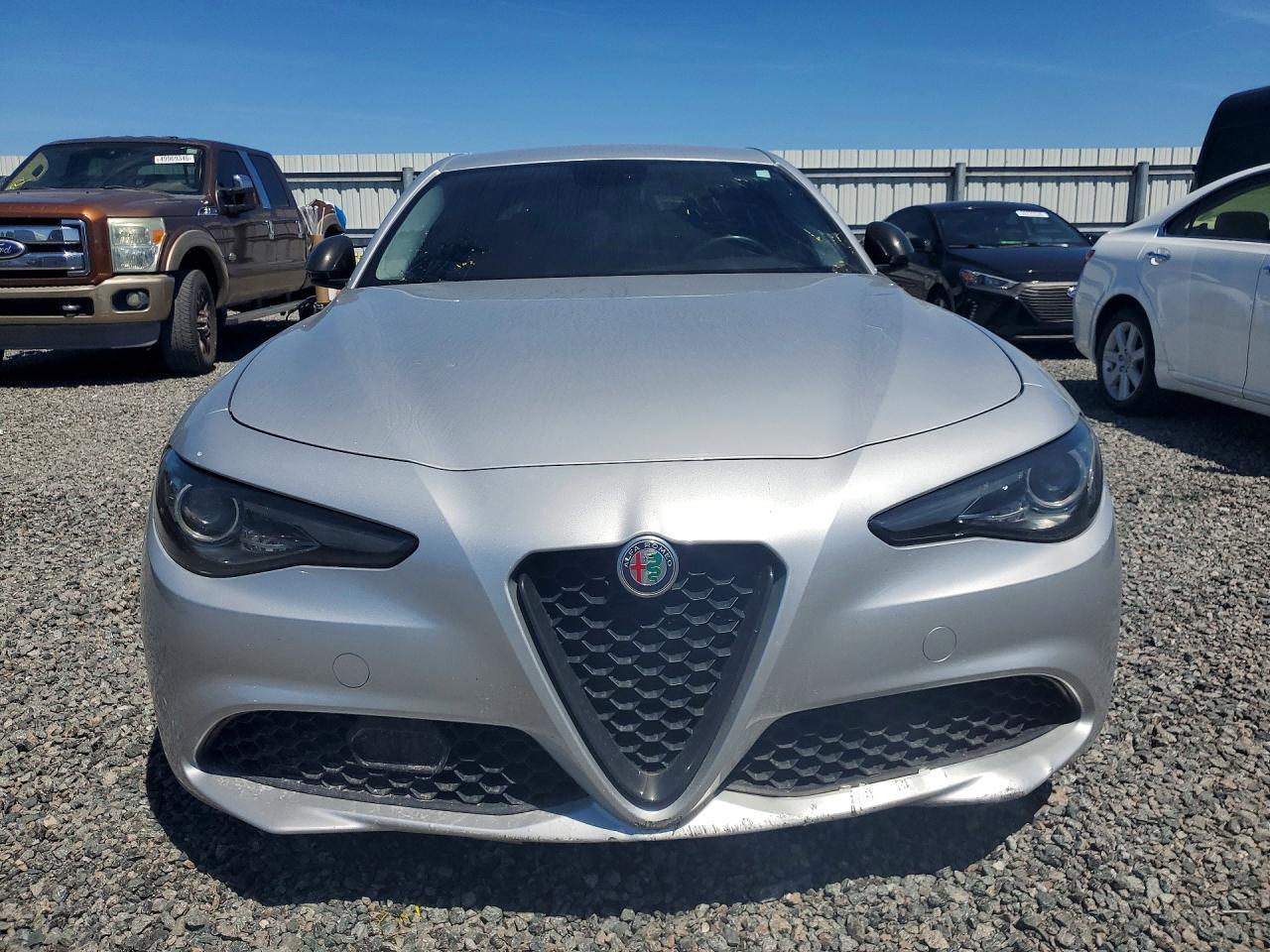 2019 Alfa Romeo Giulia - zdjęcie 5