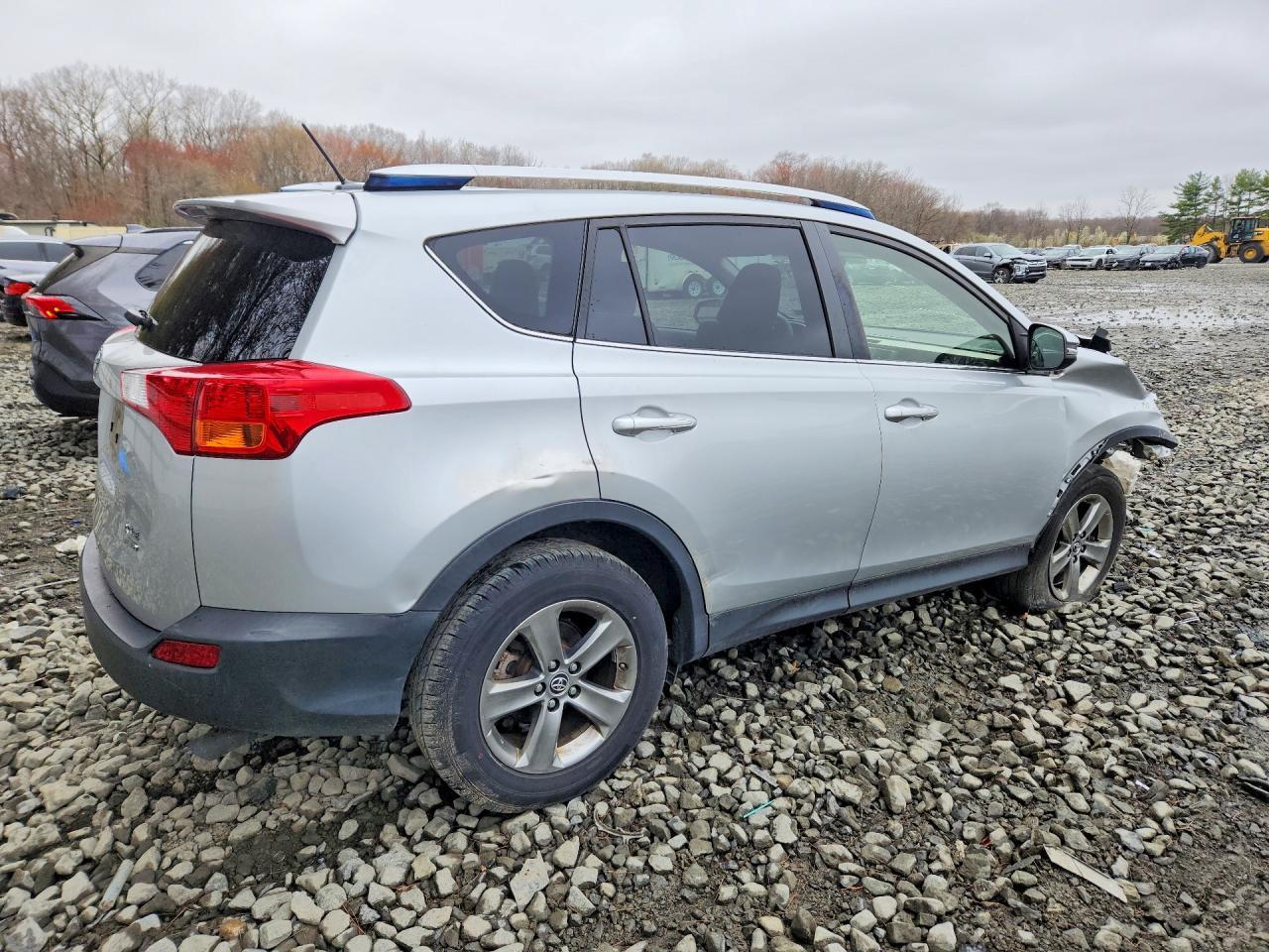 2015 Toyota Rav4 Xle - zdjęcie 3