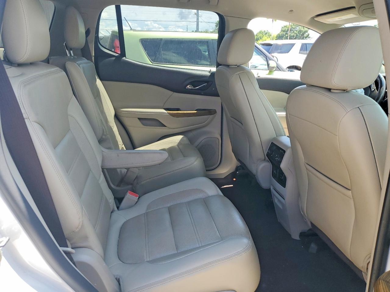 2017 GMC Acadia Denali - zdjęcie 11