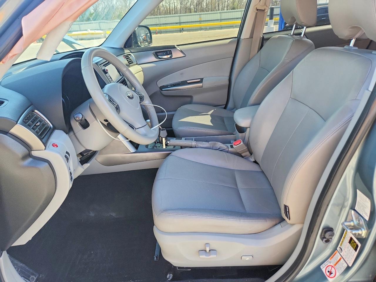 2013 Subaru Forester Touring - zdjęcie 7
