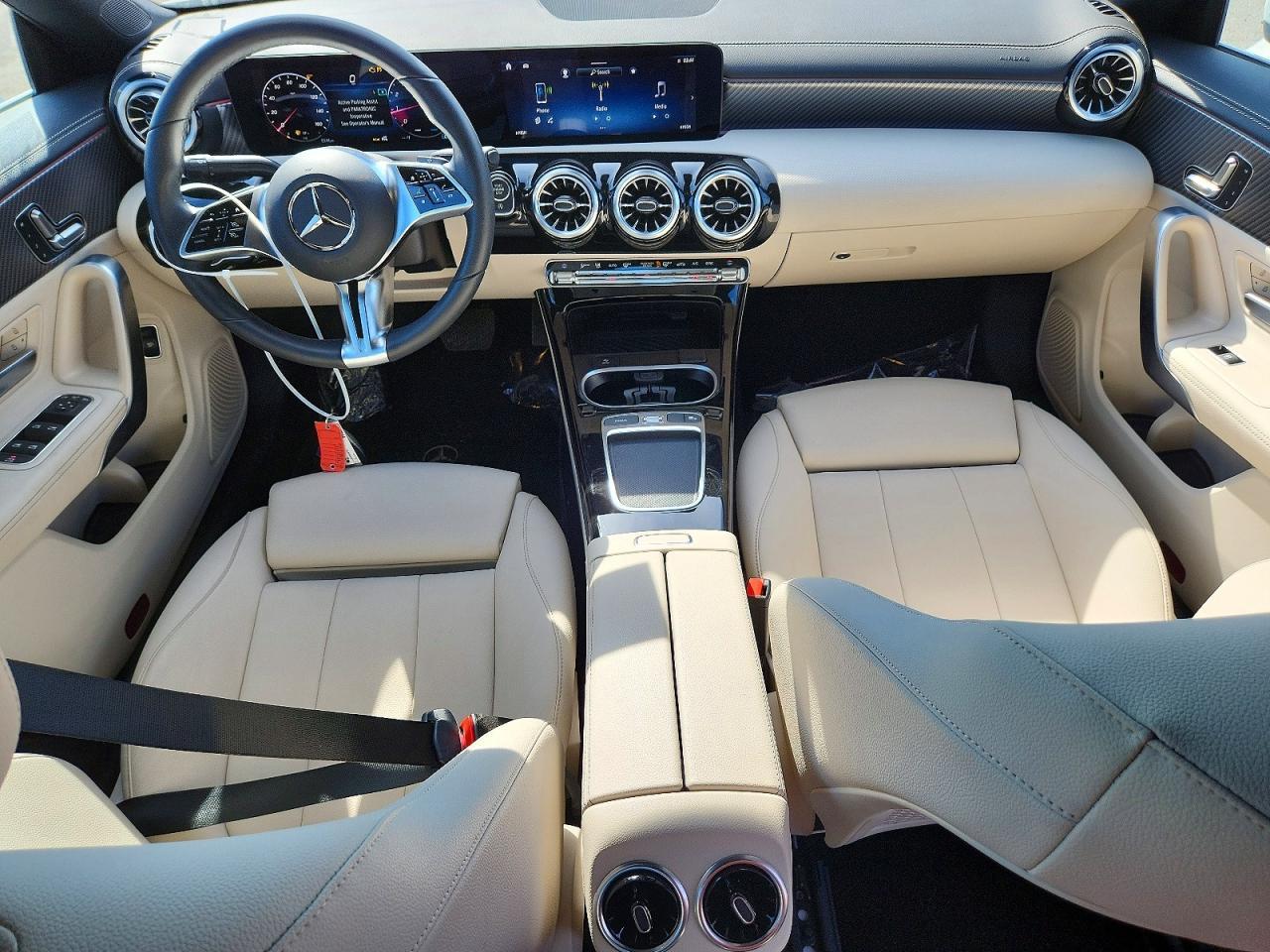 2025 Mercedes-Benz Cla 250 4Matic - zdjęcie 8