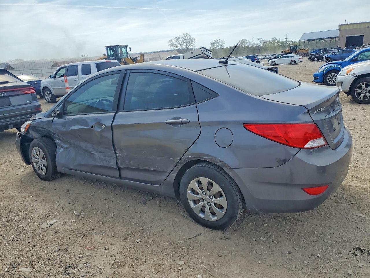 2017 Hyundai Accent - zdjęcie 2