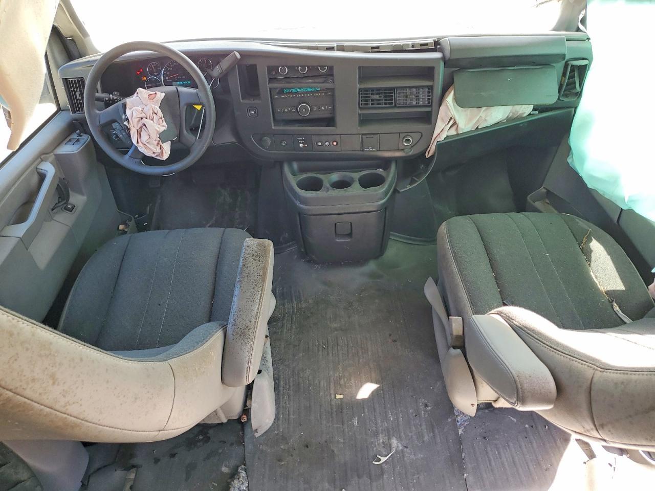 2022 GMC Savana G2500 - zdjęcie 8