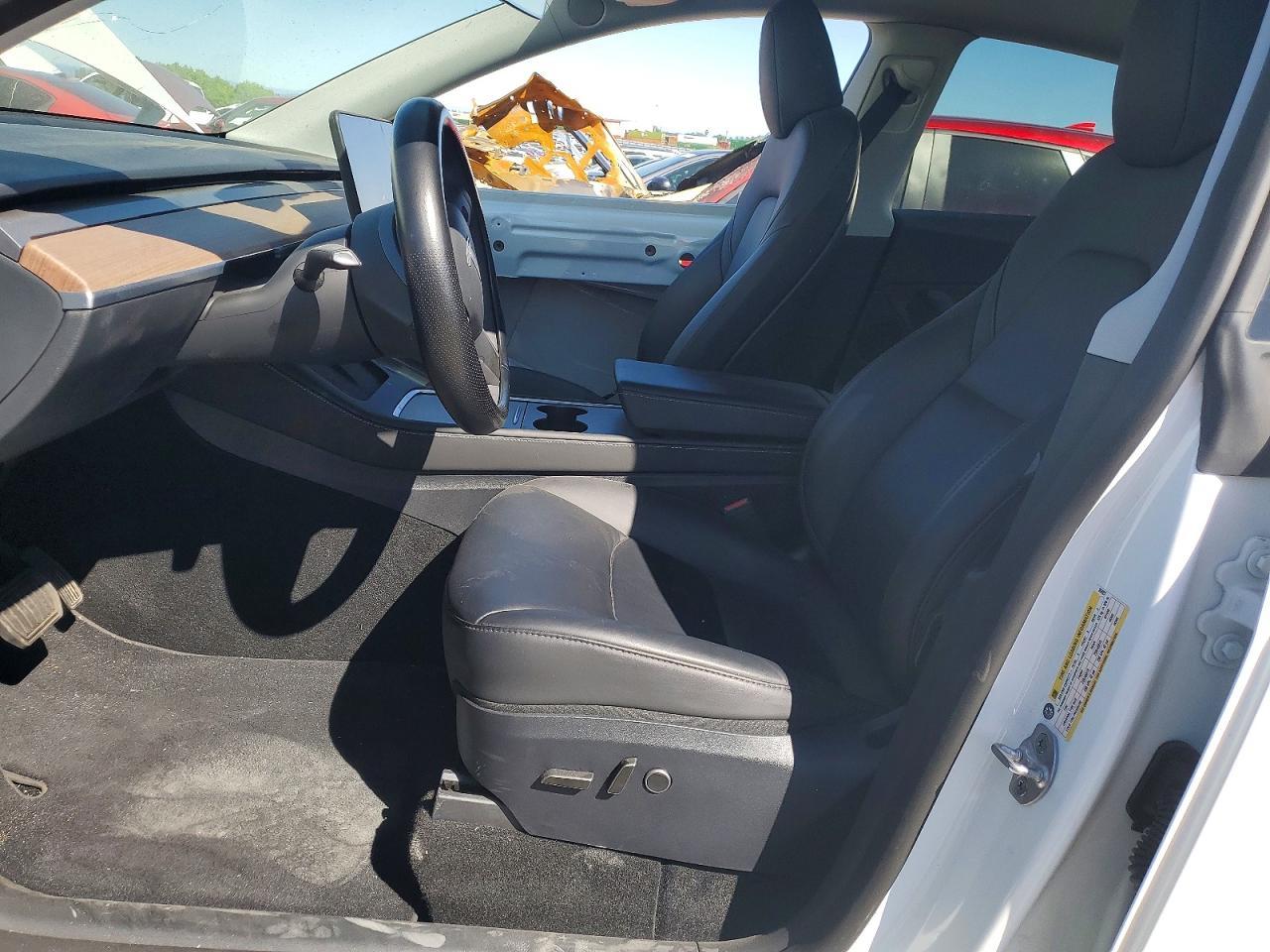 2024 Tesla Model Y - zdjęcie 7