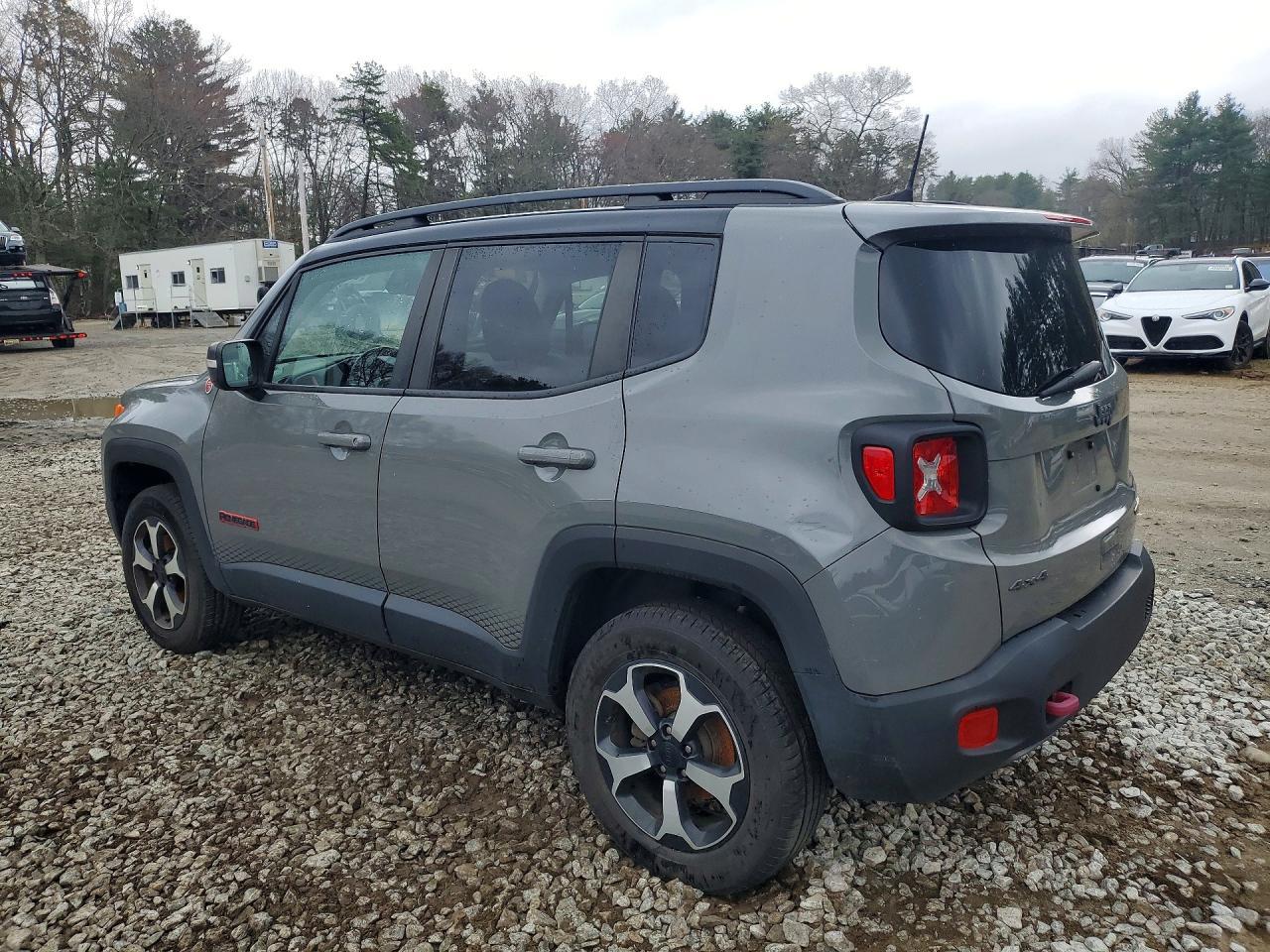 2020 Jeep Renegade Trailhawk - zdjęcie 2