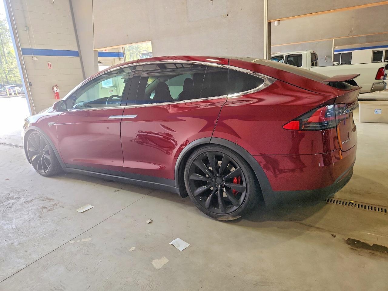 2016 Tesla Model X - zdjęcie 2