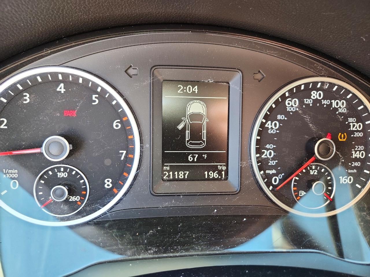 2014 Volkswagen Tiguan S - zdjęcie 9