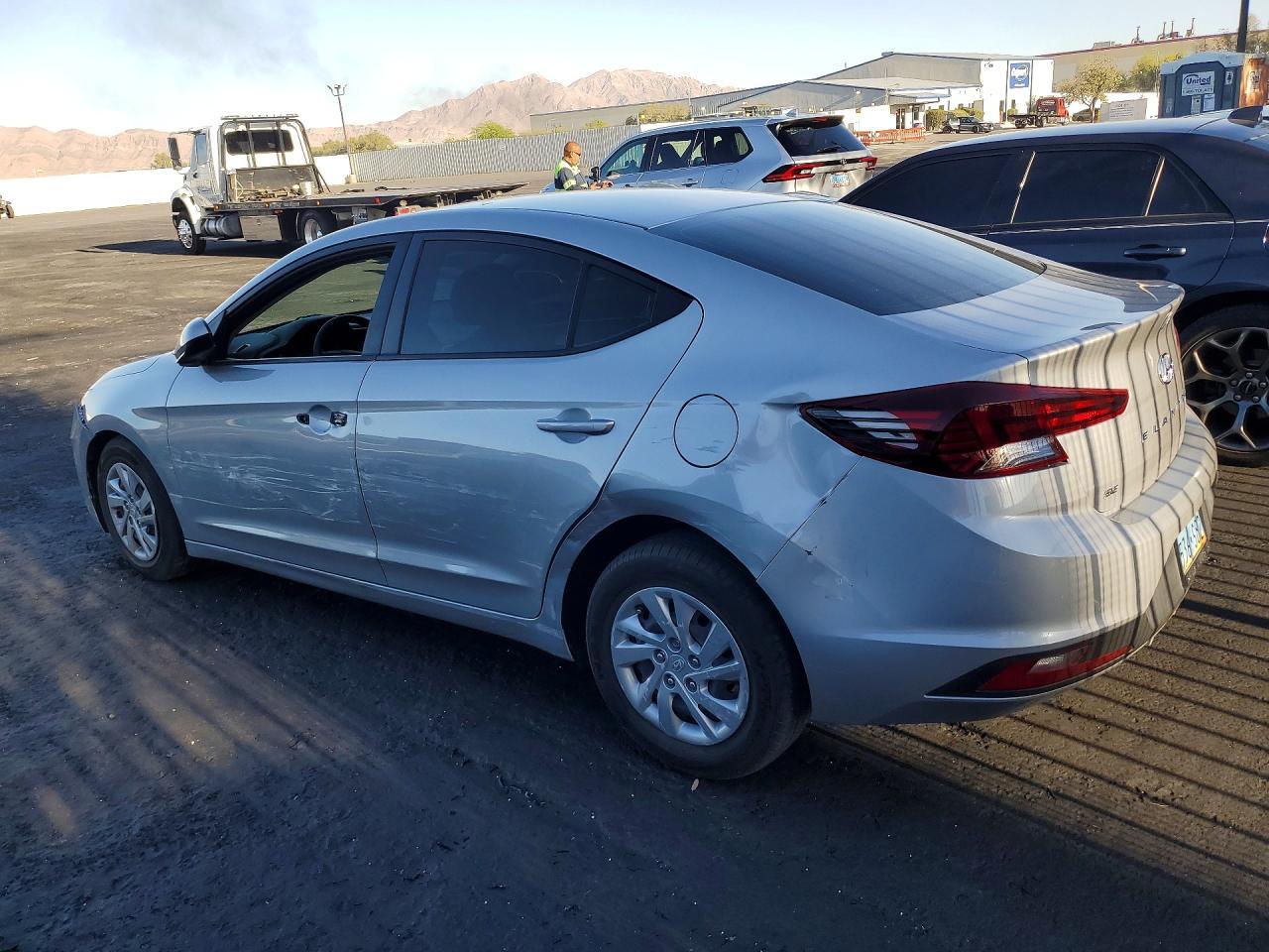 2020 Hyundai Elantra Se - zdjęcie 2
