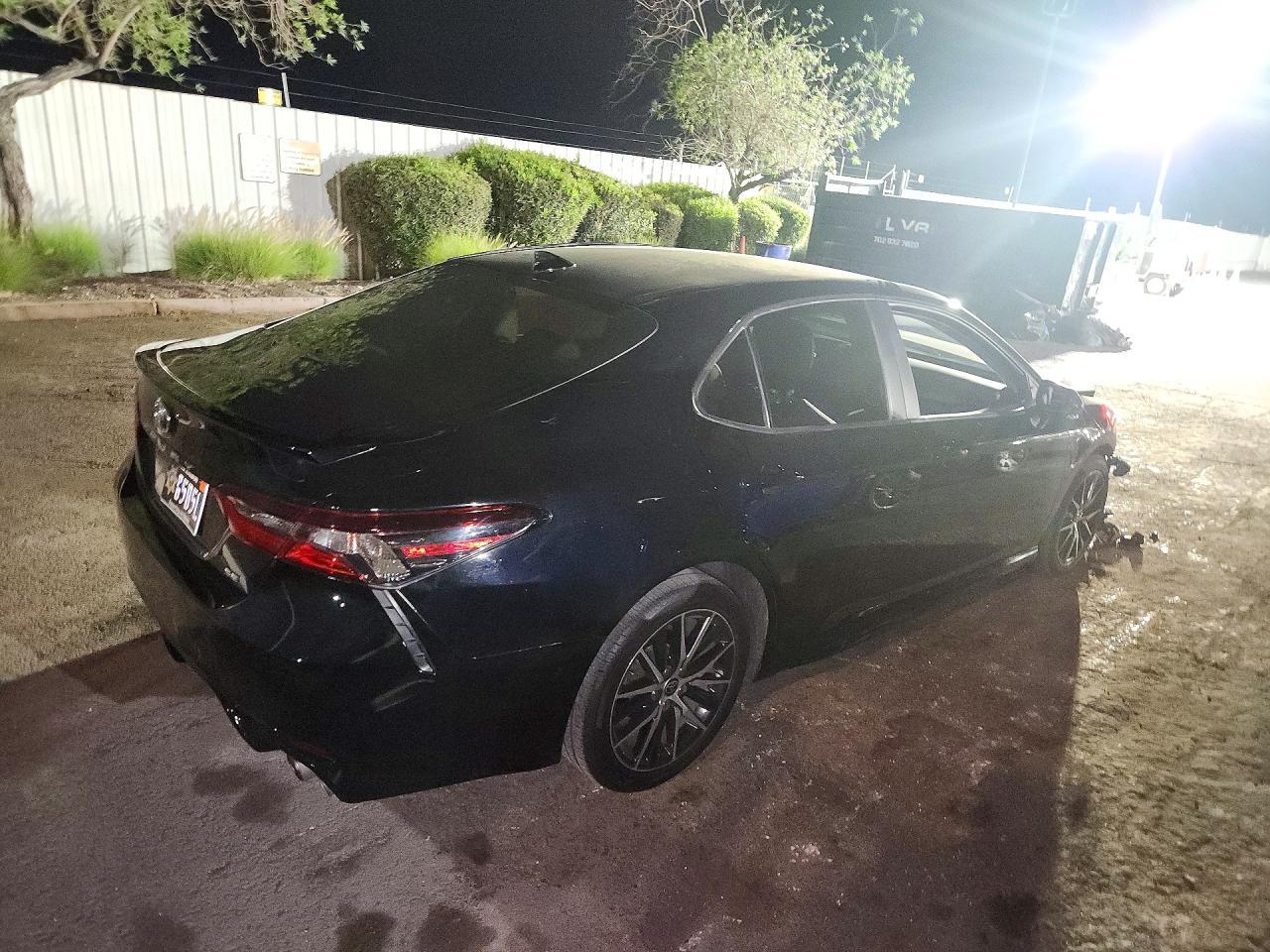 2022 Toyota Camry Se - zdjęcie 3