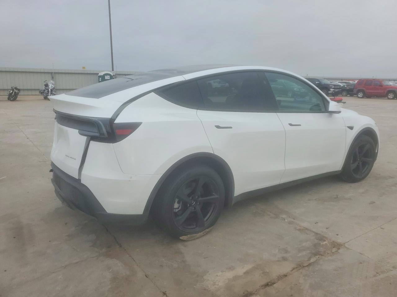 2026 Tesla Model Y - zdjęcie 3