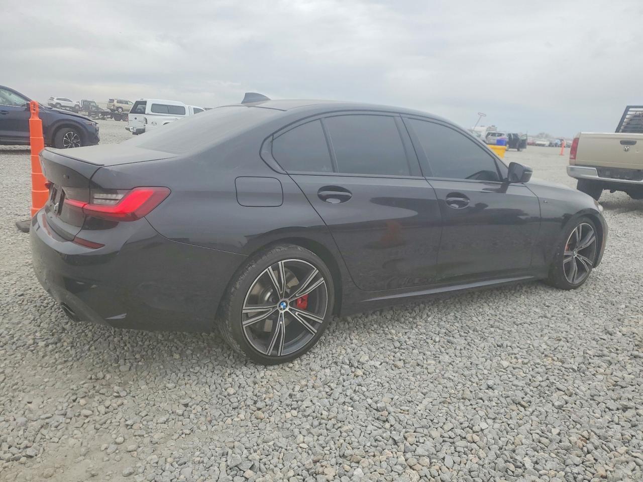 2022 BMW 330Xi - zdjęcie 3