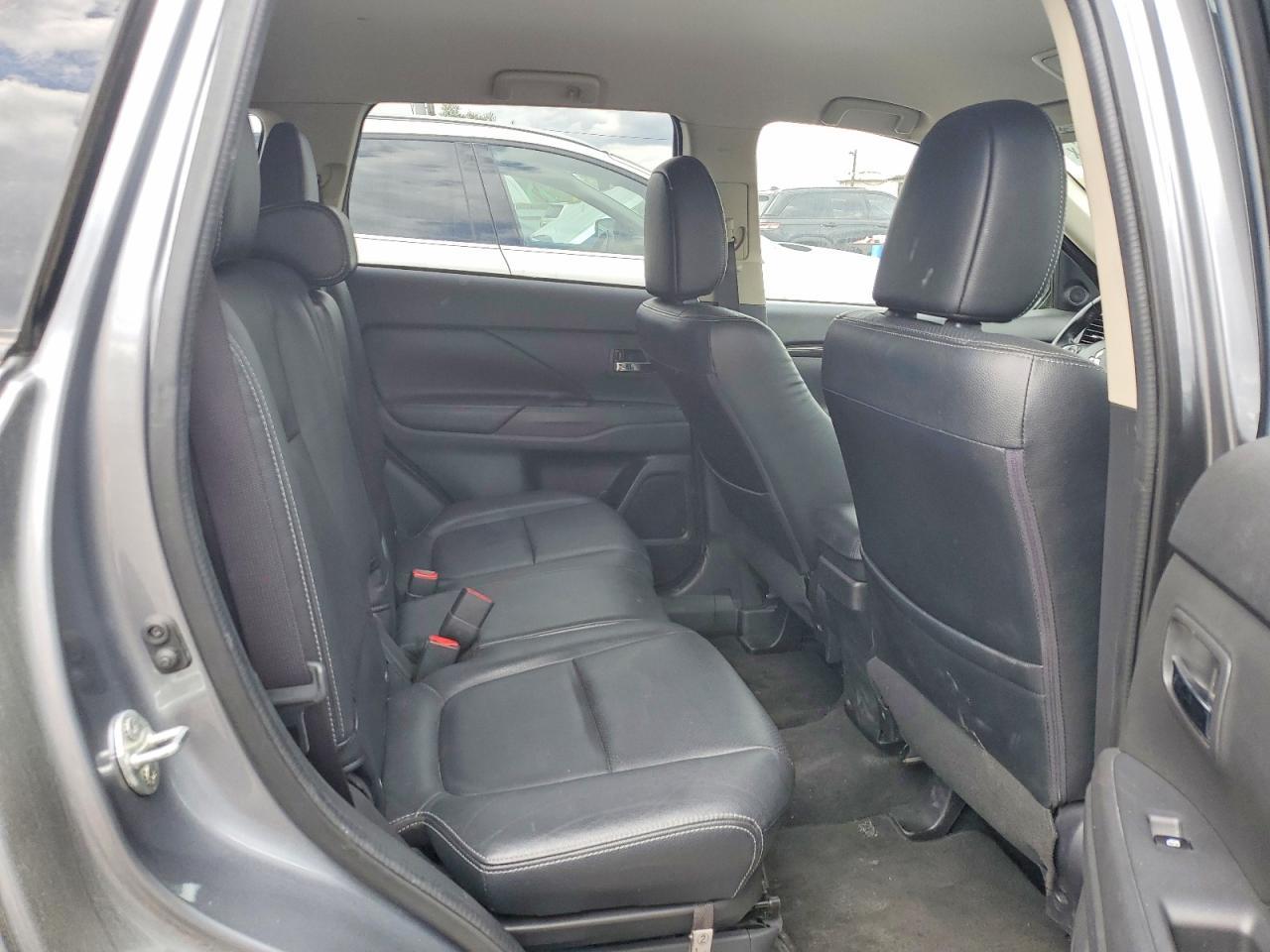 2016 Mitsubishi Outlander Se - zdjęcie 11