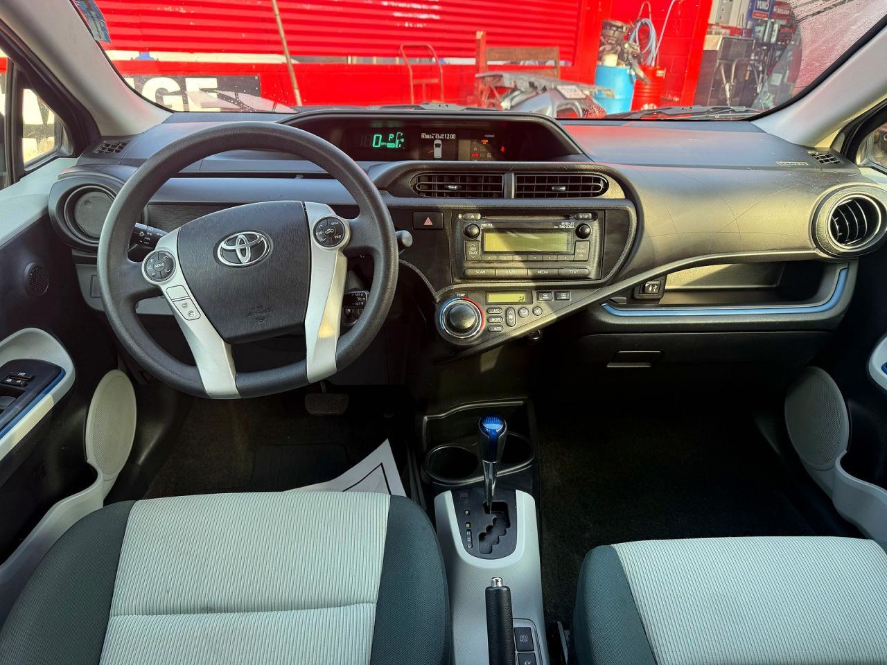 2013 Toyota Prius C Two - zdjęcie 9